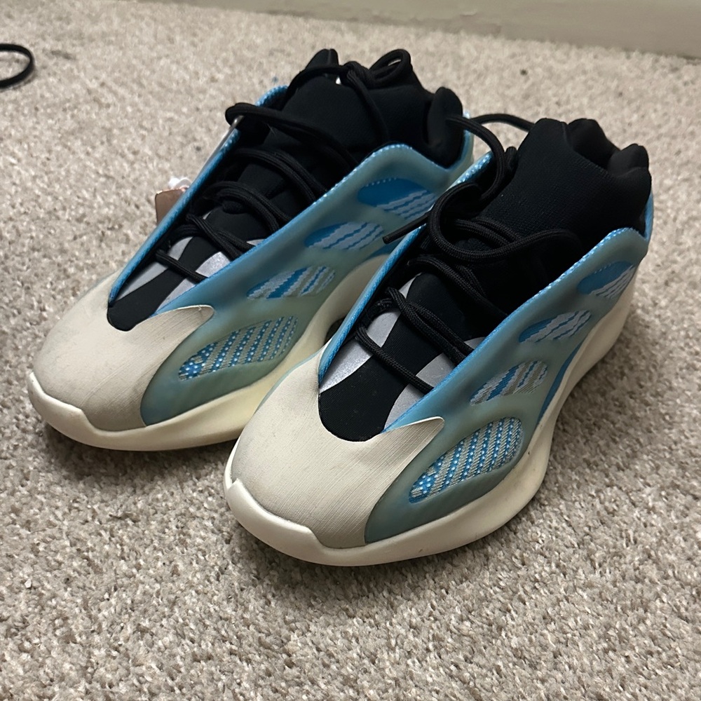 Yeezy 700 V3